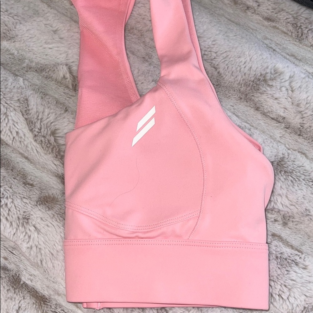 Bright pink sports bra DOYOUEVEN